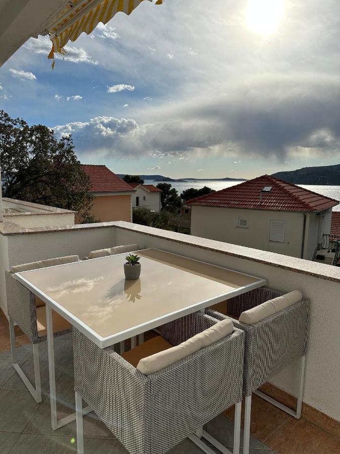 Seaside Apartments With A Swimming Pool Okrug Donji, Ciovo - 5244 Donji Okrug  Екстериор снимка